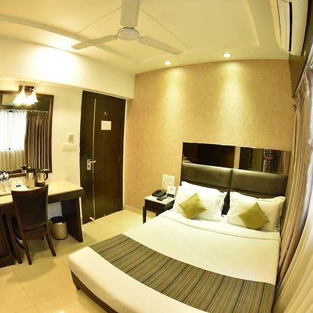 Hotel Manama Mumbai Exteriör bild