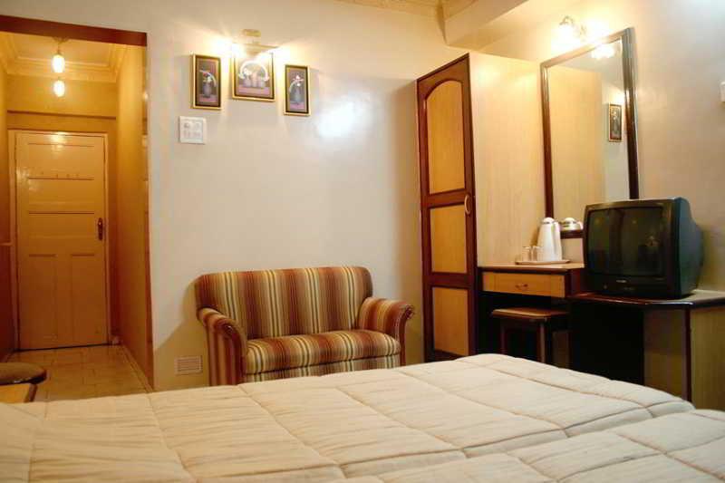 Hotel Manama Mumbai Exteriör bild