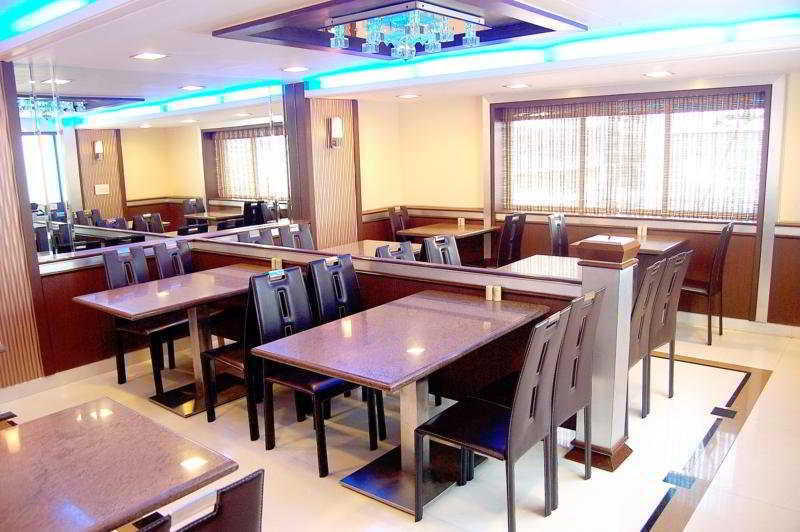 Hotel Manama Mumbai Exteriör bild