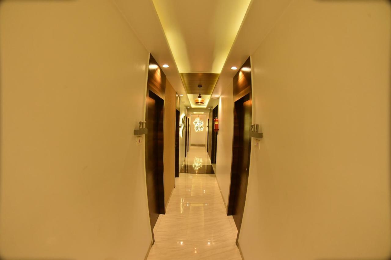 Hotel Manama Mumbai Exteriör bild