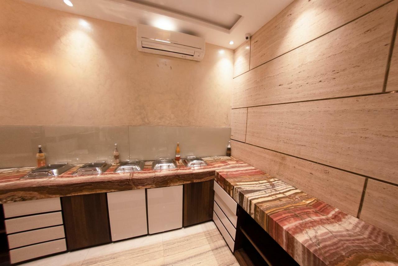 Hotel Manama Mumbai Exteriör bild