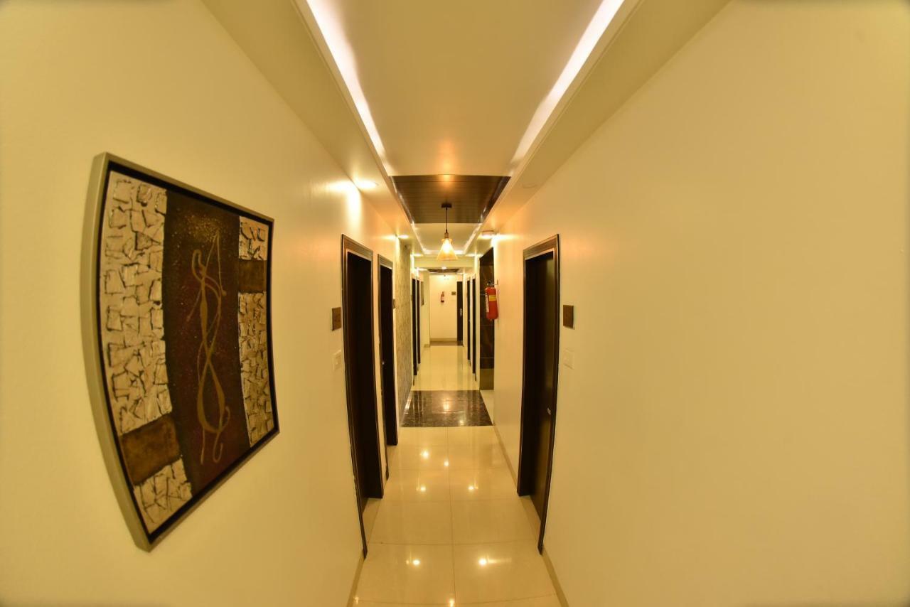 Hotel Manama Mumbai Exteriör bild