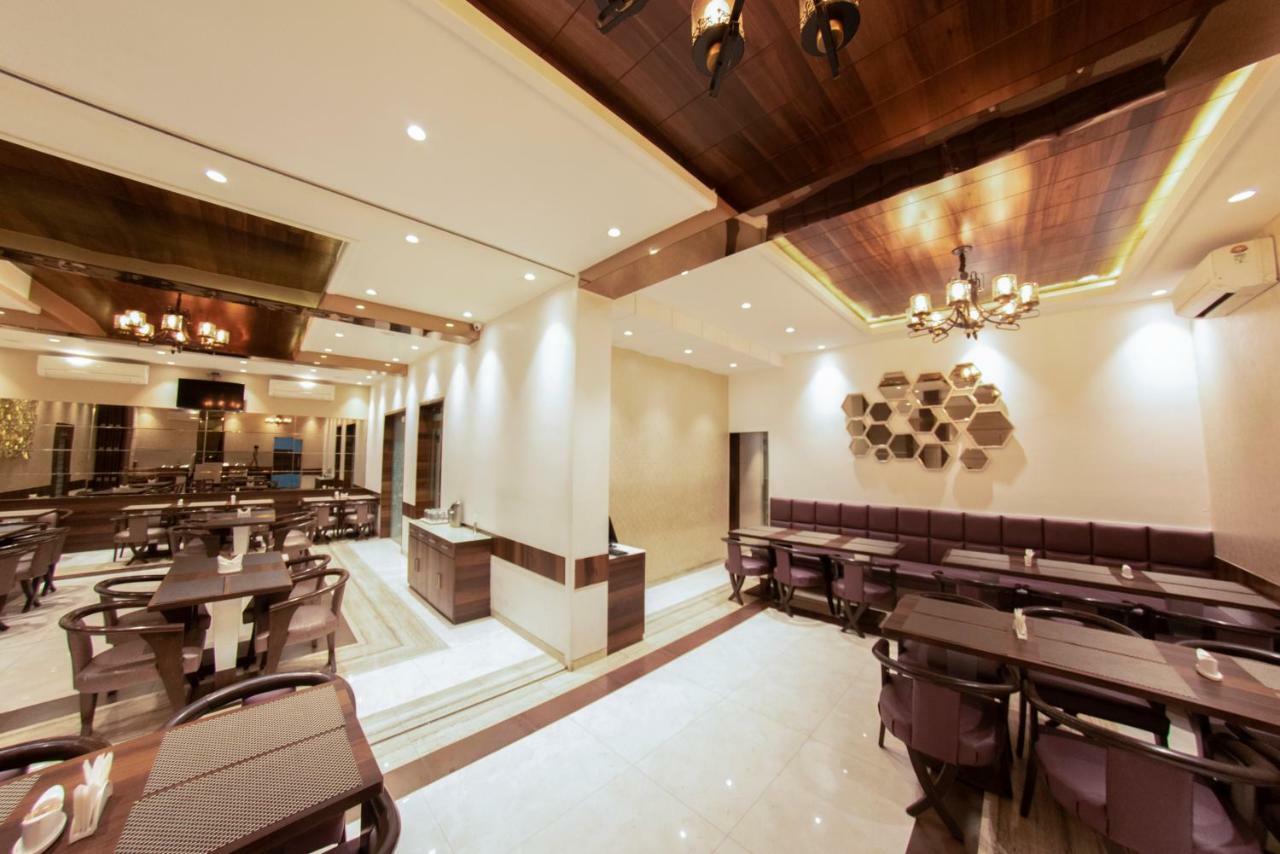 Hotel Manama Mumbai Exteriör bild