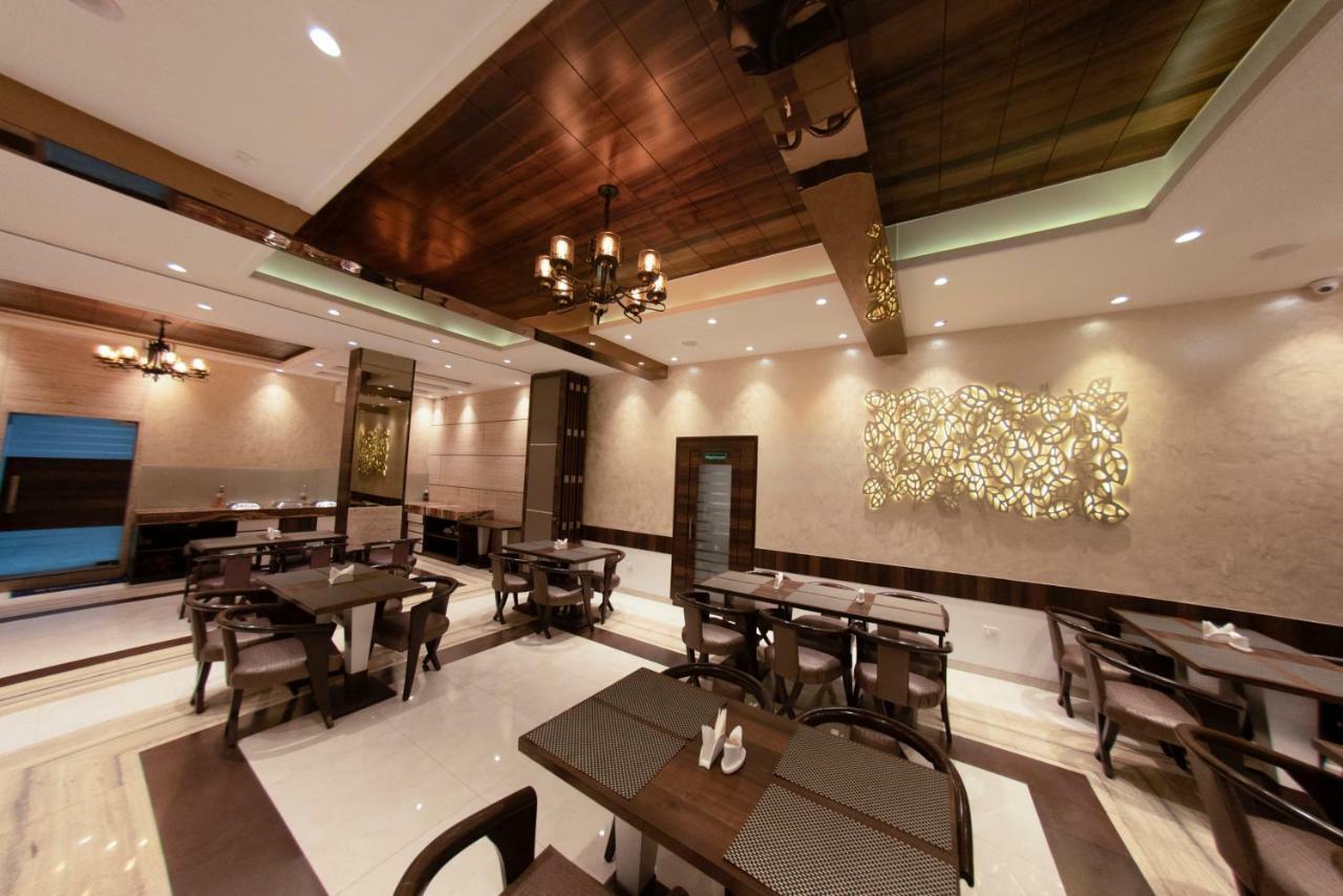 Hotel Manama Mumbai Exteriör bild