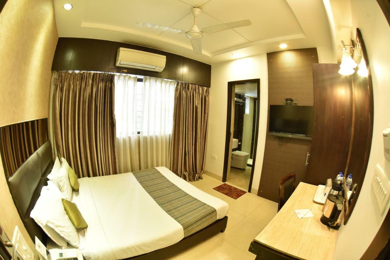 Hotel Manama Mumbai Exteriör bild