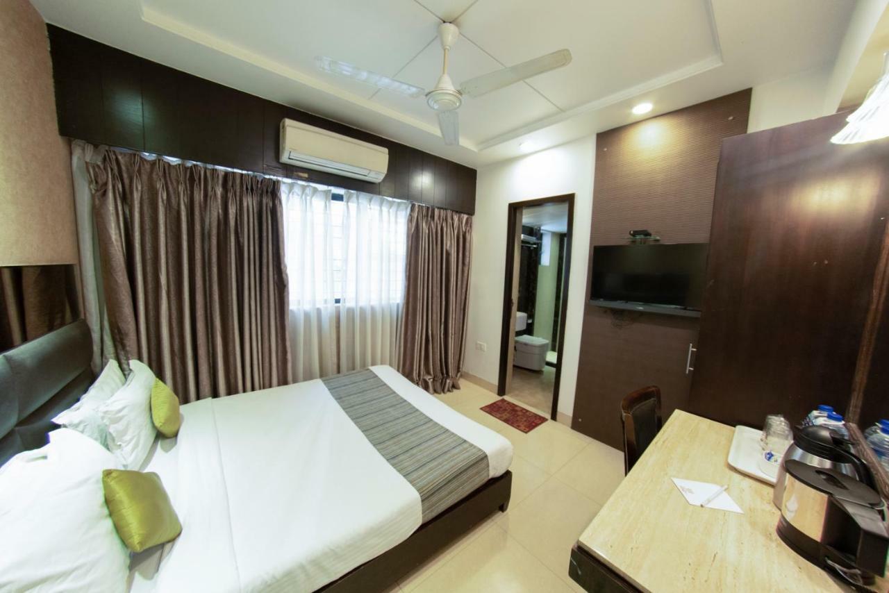 Hotel Manama Mumbai Exteriör bild