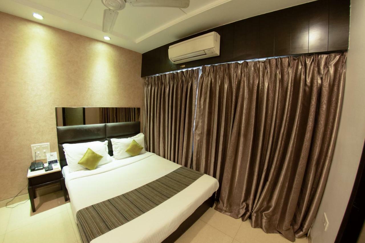 Hotel Manama Mumbai Exteriör bild