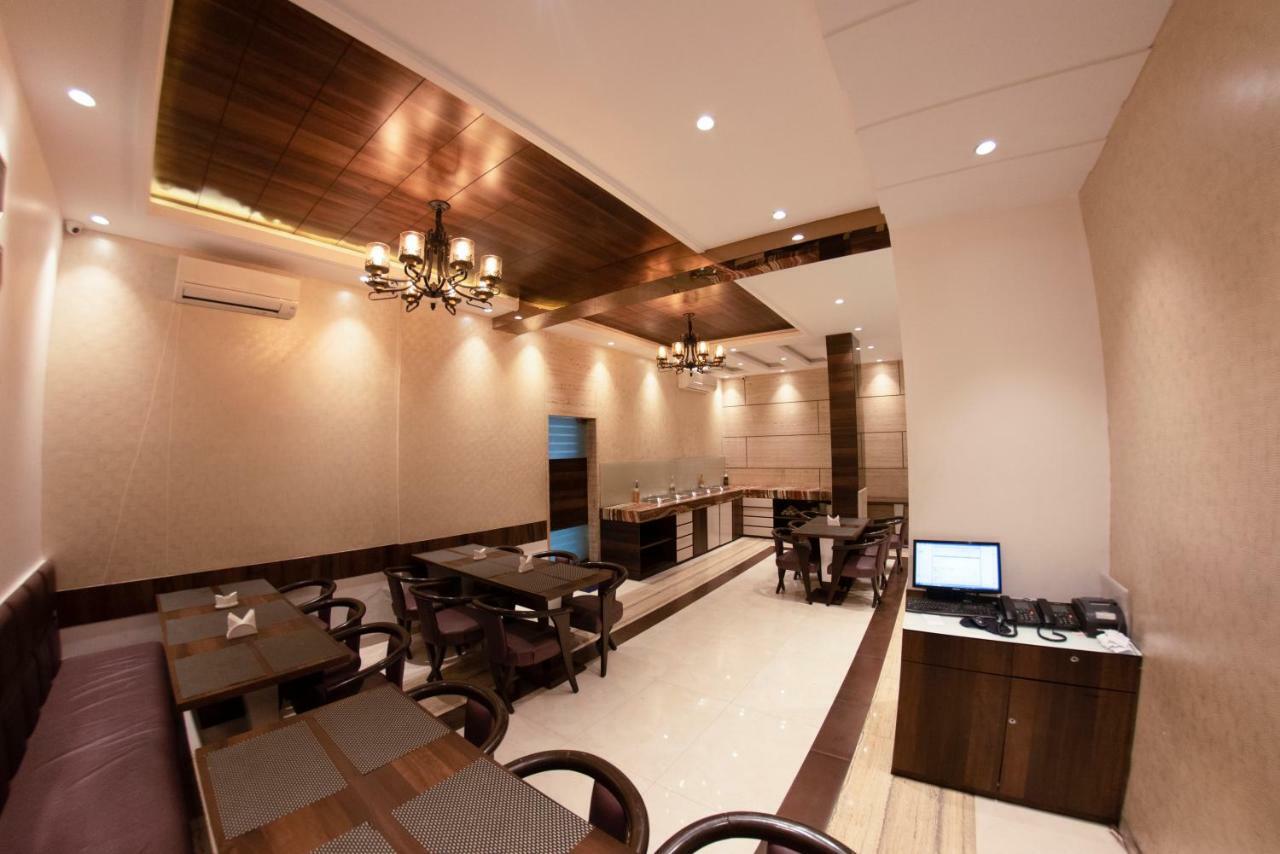 Hotel Manama Mumbai Exteriör bild