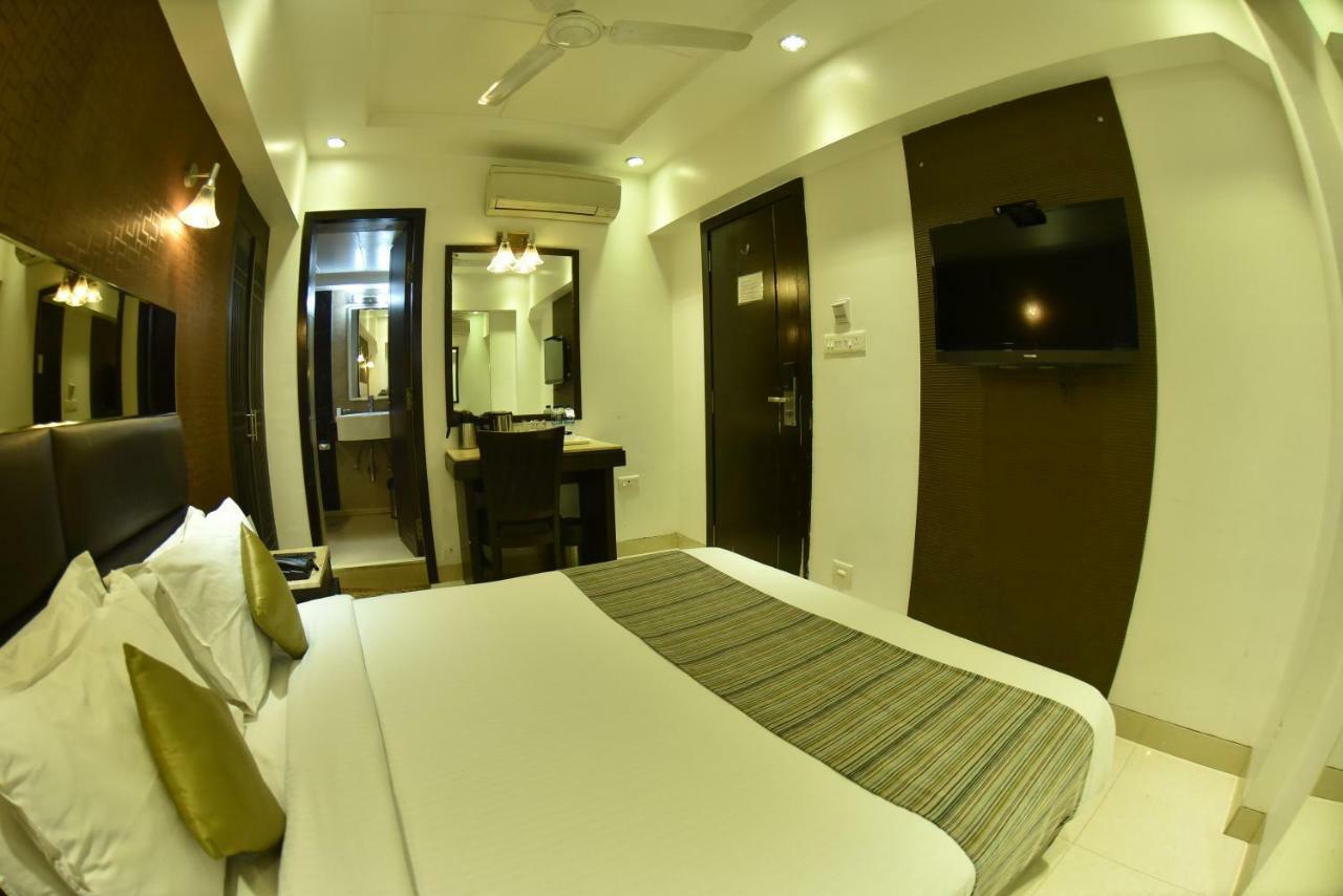 Hotel Manama Mumbai Exteriör bild