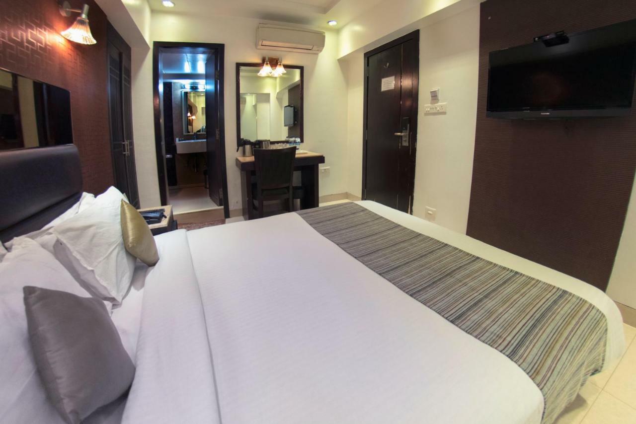 Hotel Manama Mumbai Exteriör bild